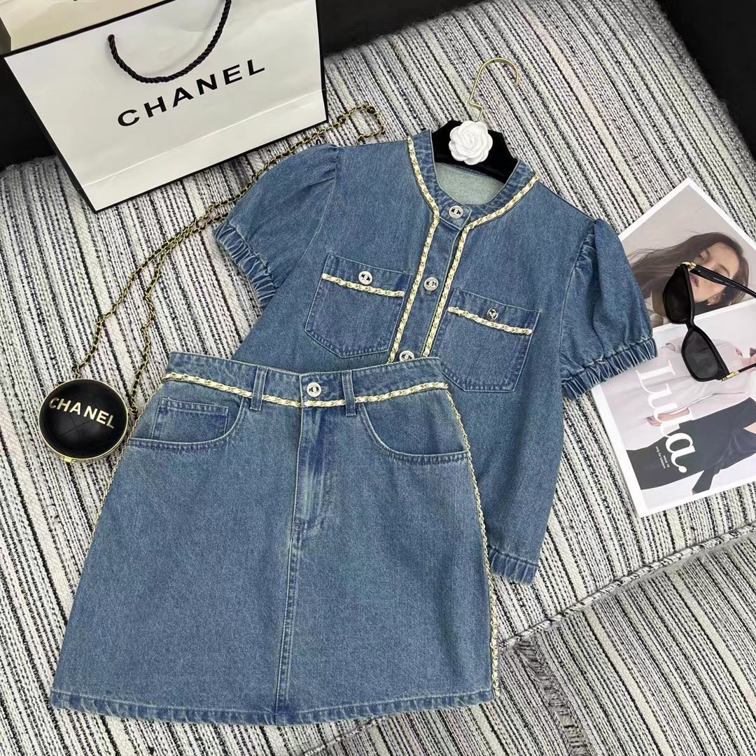 詳細な写真と価格については私に連絡してください。