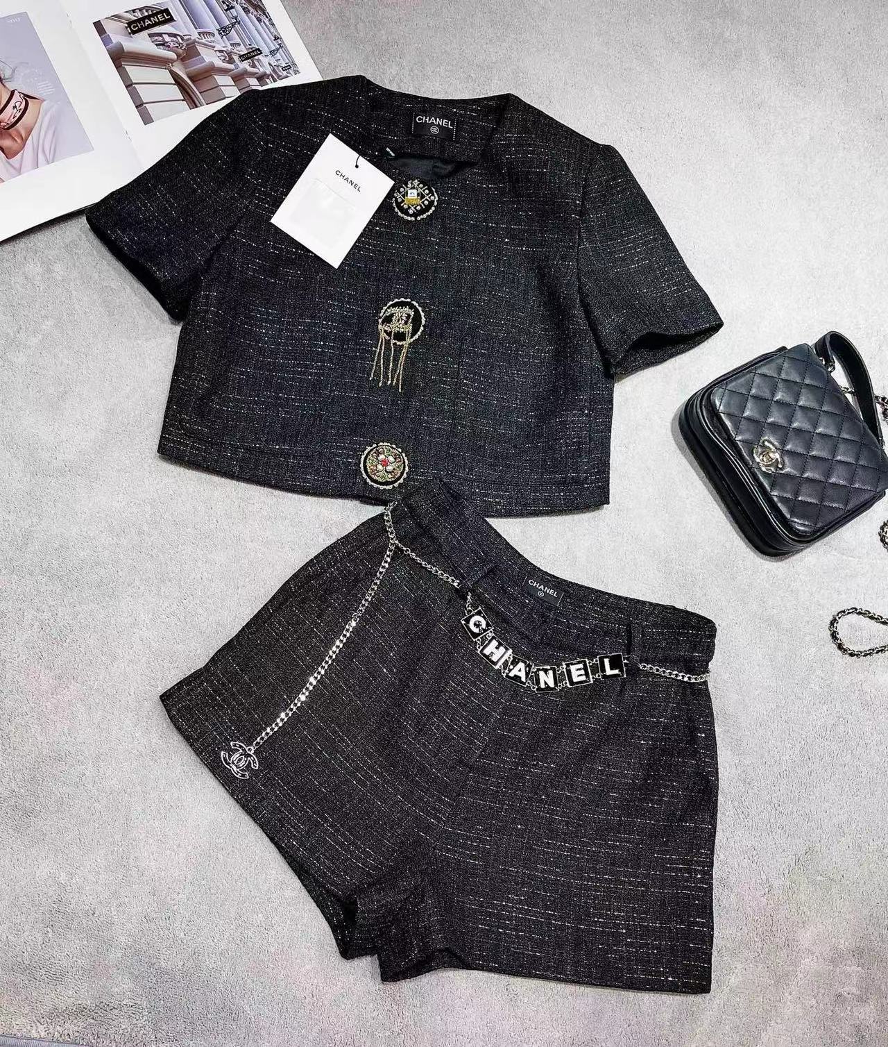 詳細な写真と価格については私に連絡してください。