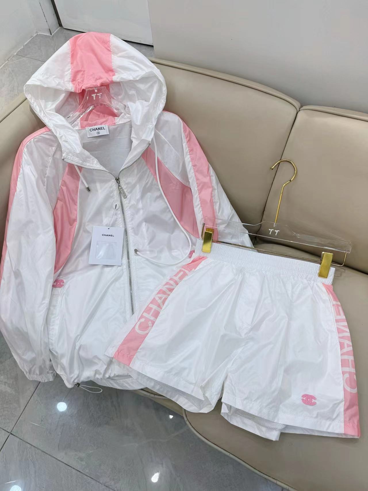 詳細な写真と価格については私に連絡してください。