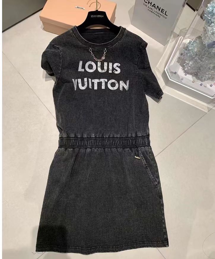 詳細な写真と価格については私に連絡してください。