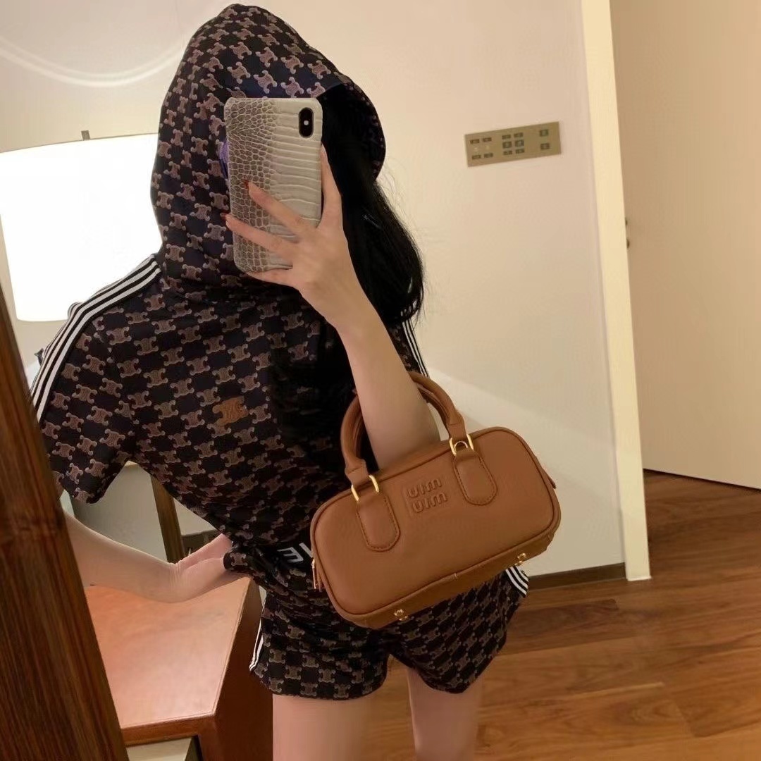 詳細な写真と価格については私に連絡してください。