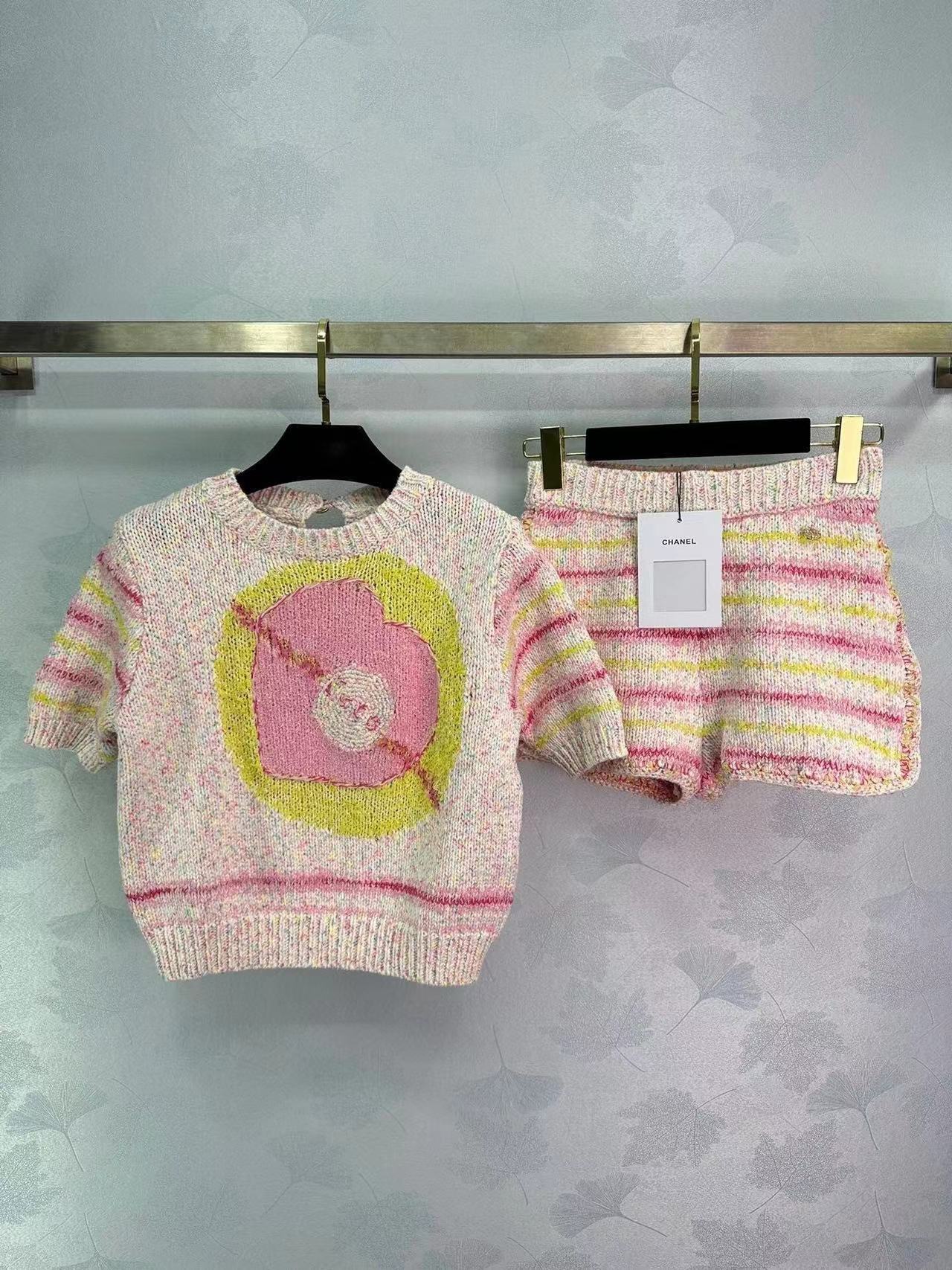 上下スーツ女性