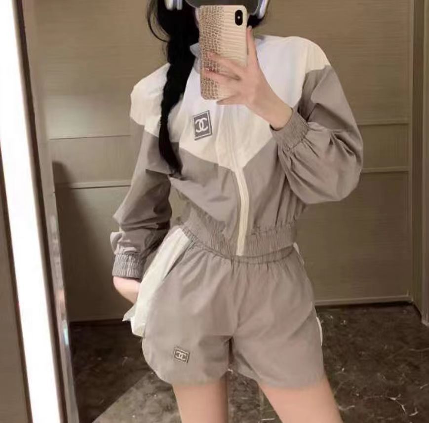 詳細な写真と価格については私に連絡してください。