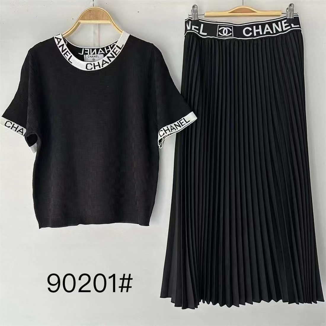 詳細な写真と価格については私に連絡してください。