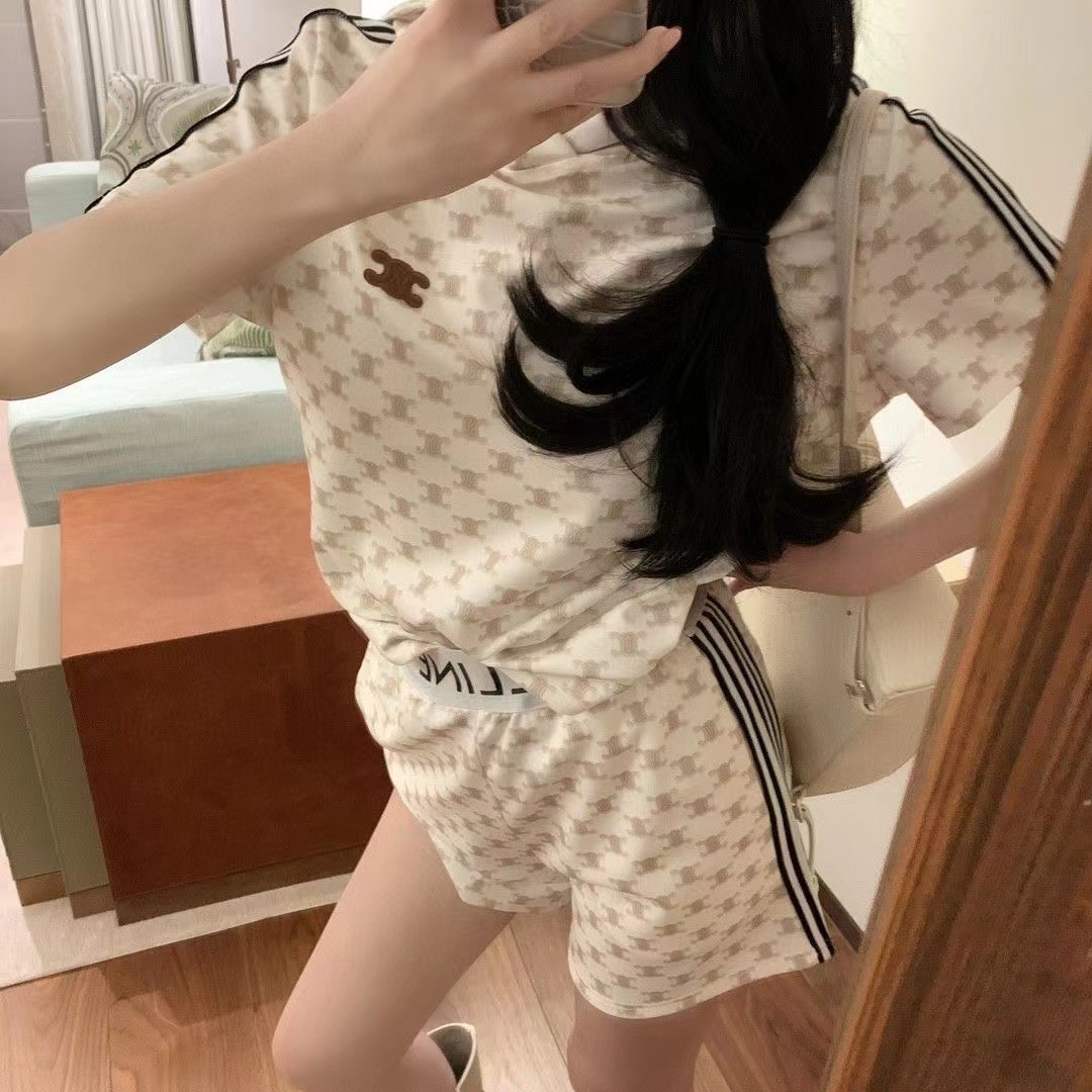 詳細な写真と価格については私に連絡してください。