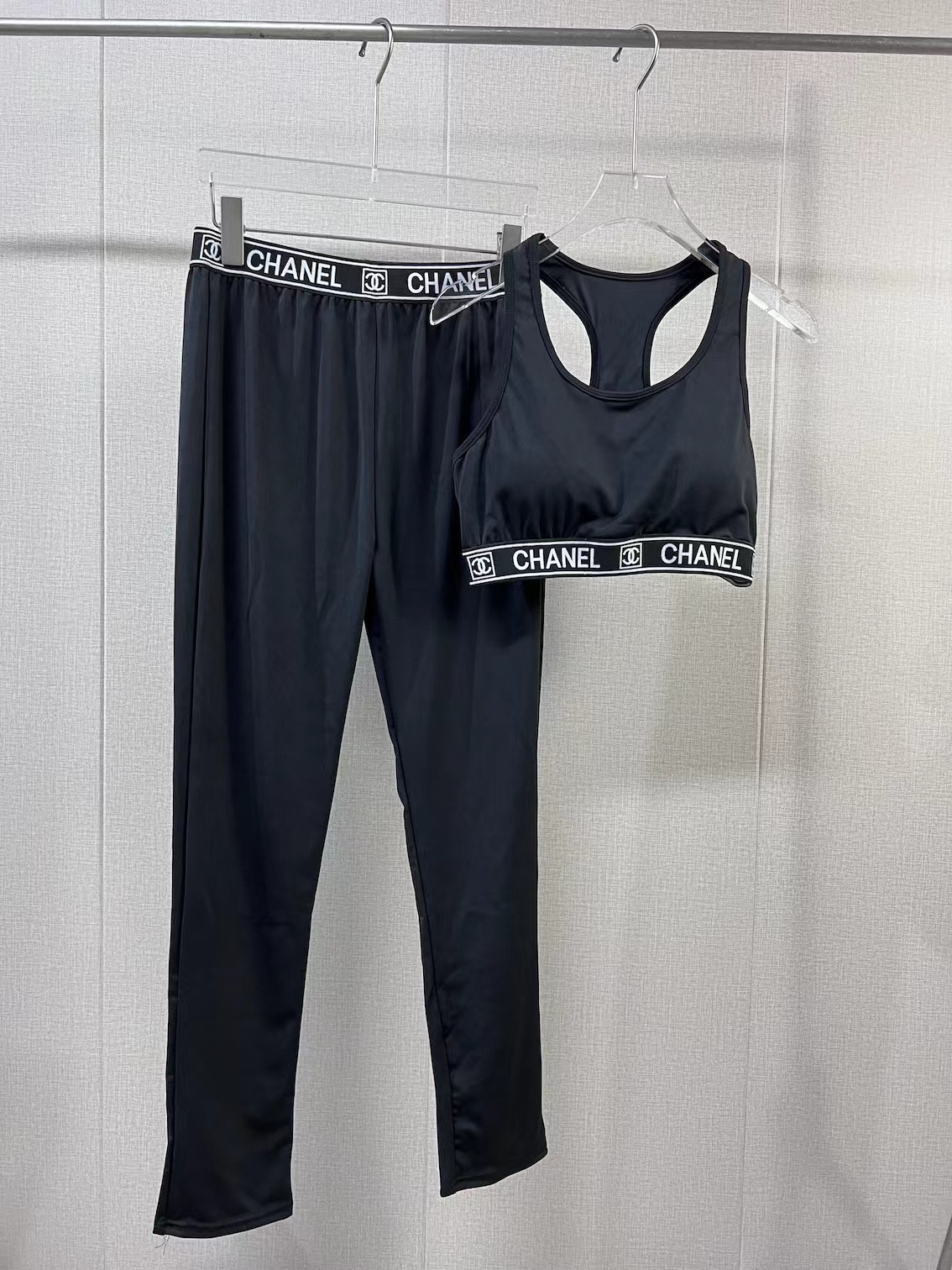 詳細な写真と価格については私に連絡してください。