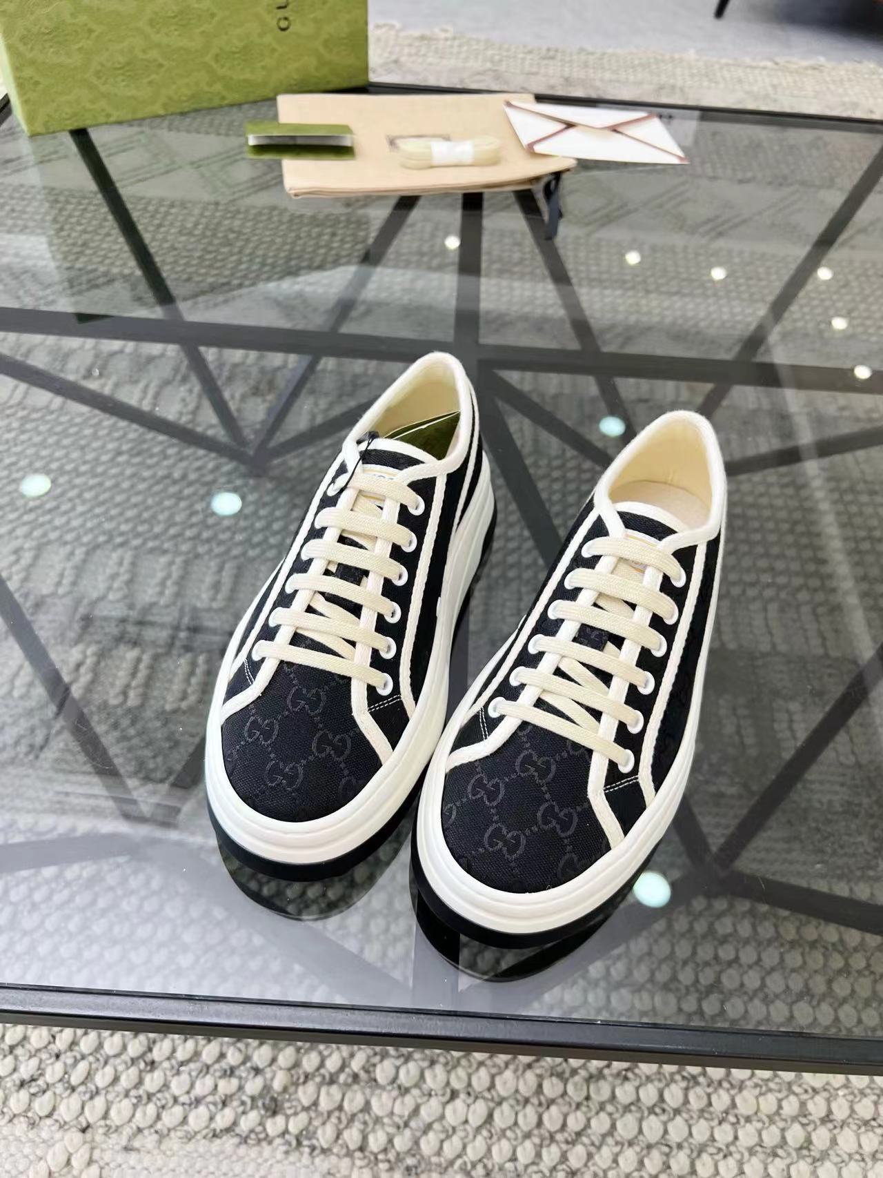 詳細な写真と価格については私に連絡してください。