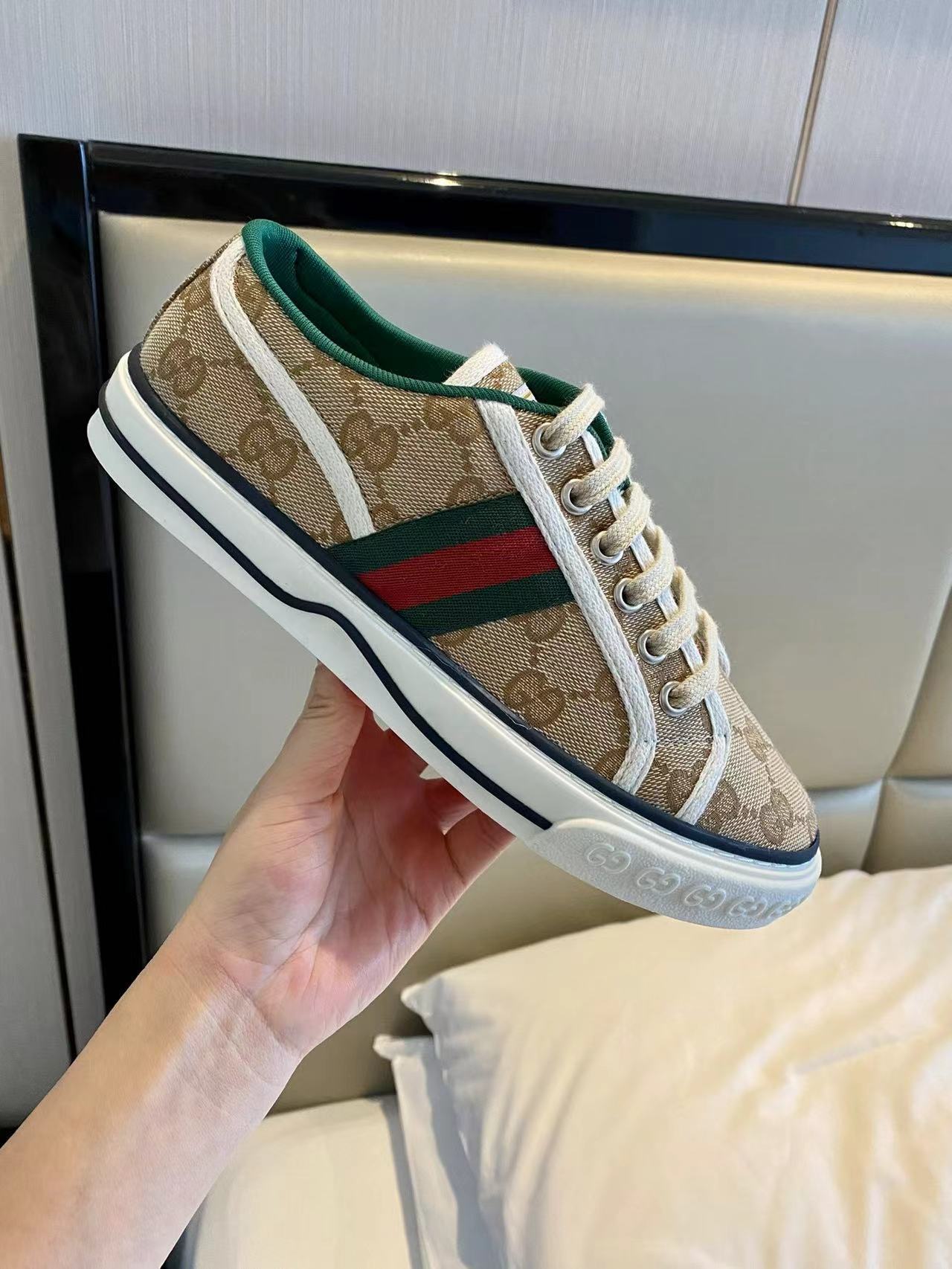 詳細な写真と価格については私に連絡してください。