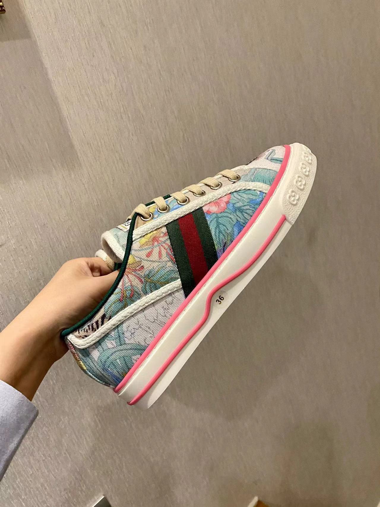 詳細な写真と価格については私に連絡してください。