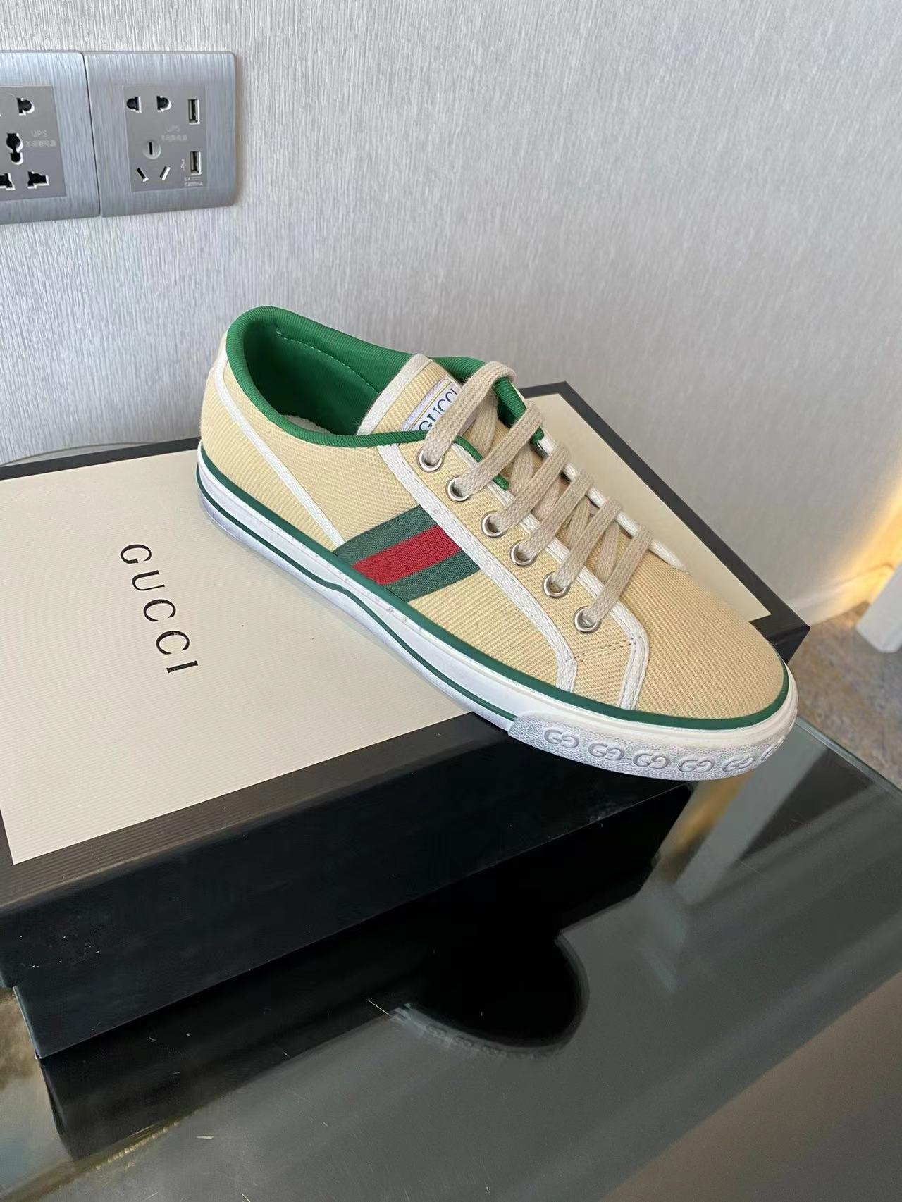 詳細な写真と価格については私に連絡してください。