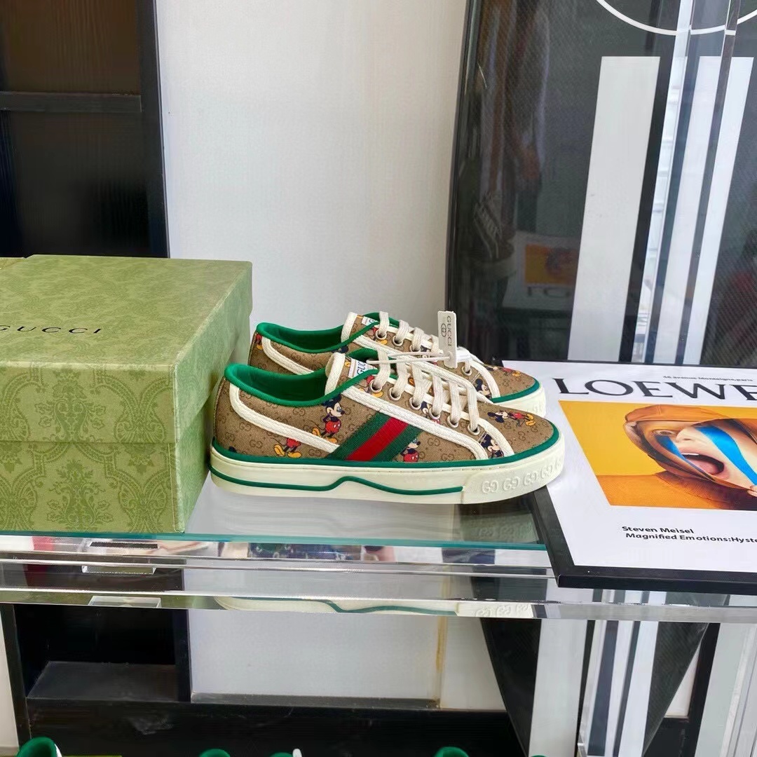 詳細な写真と価格については私に連絡してください。