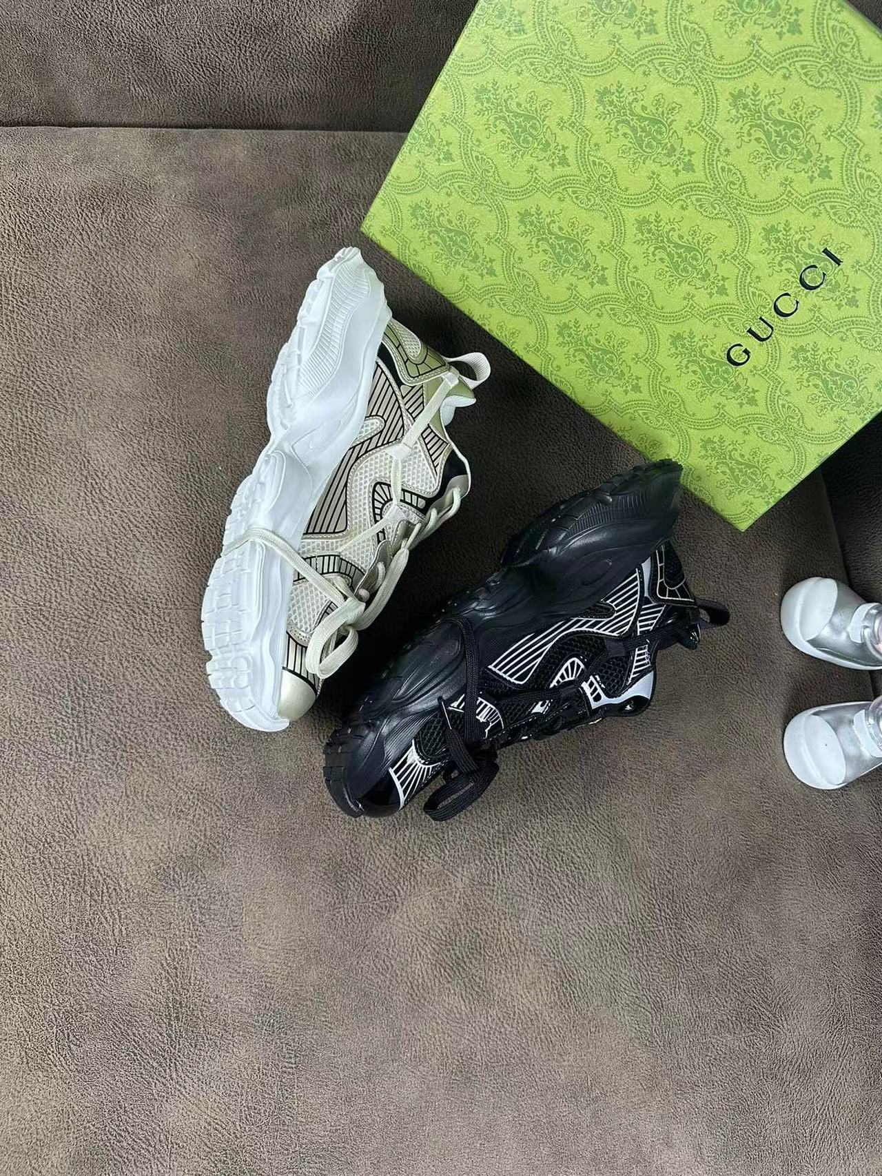 詳細な写真と価格については私に連絡してください。