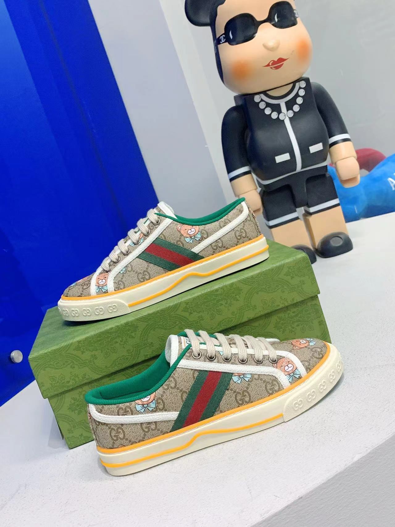 詳細な写真と価格については私に連絡してください。