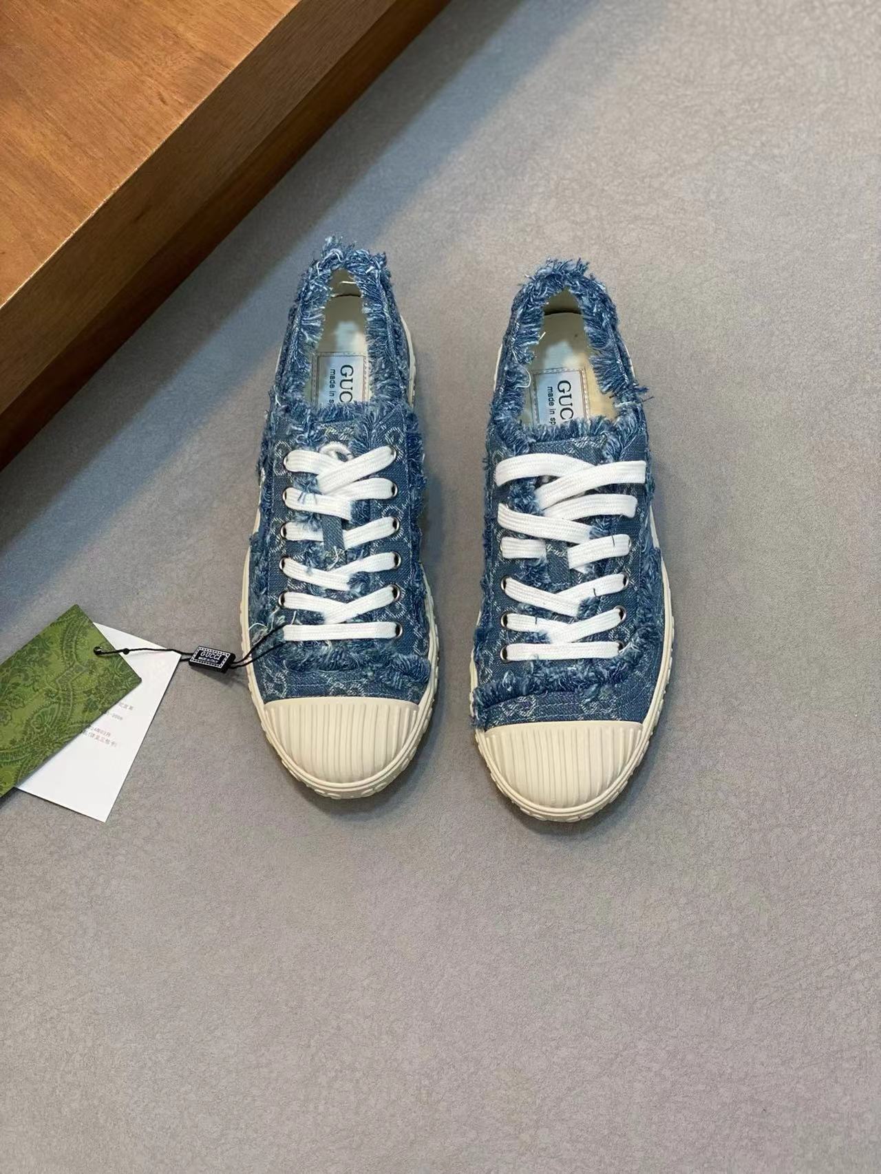 詳細な写真と価格については私に連絡してください。