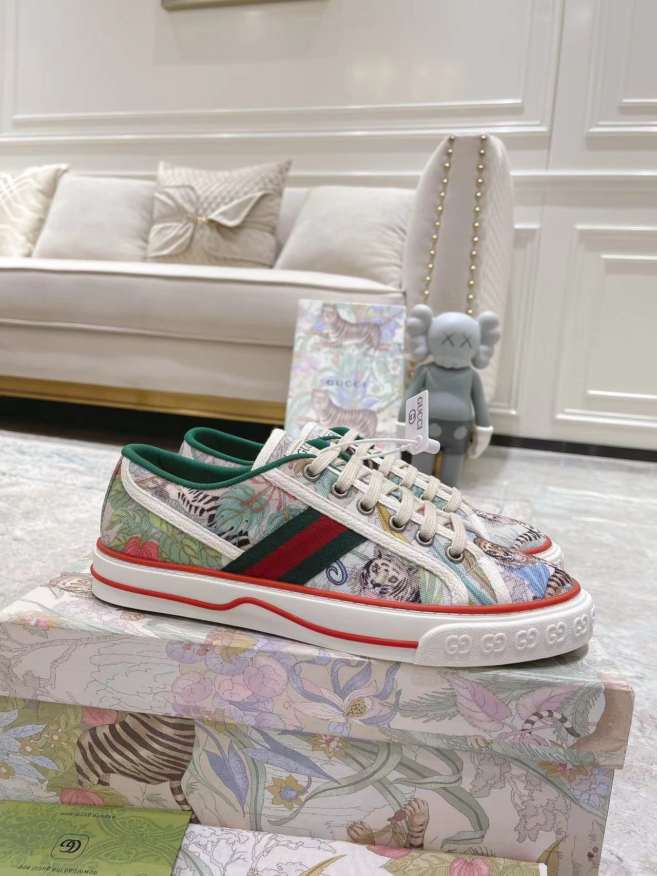 詳細な写真と価格については私に連絡してください。