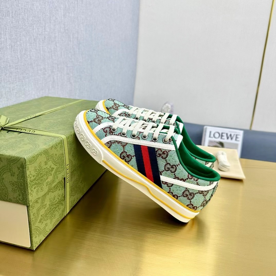 詳細な写真と価格については私に連絡してください。