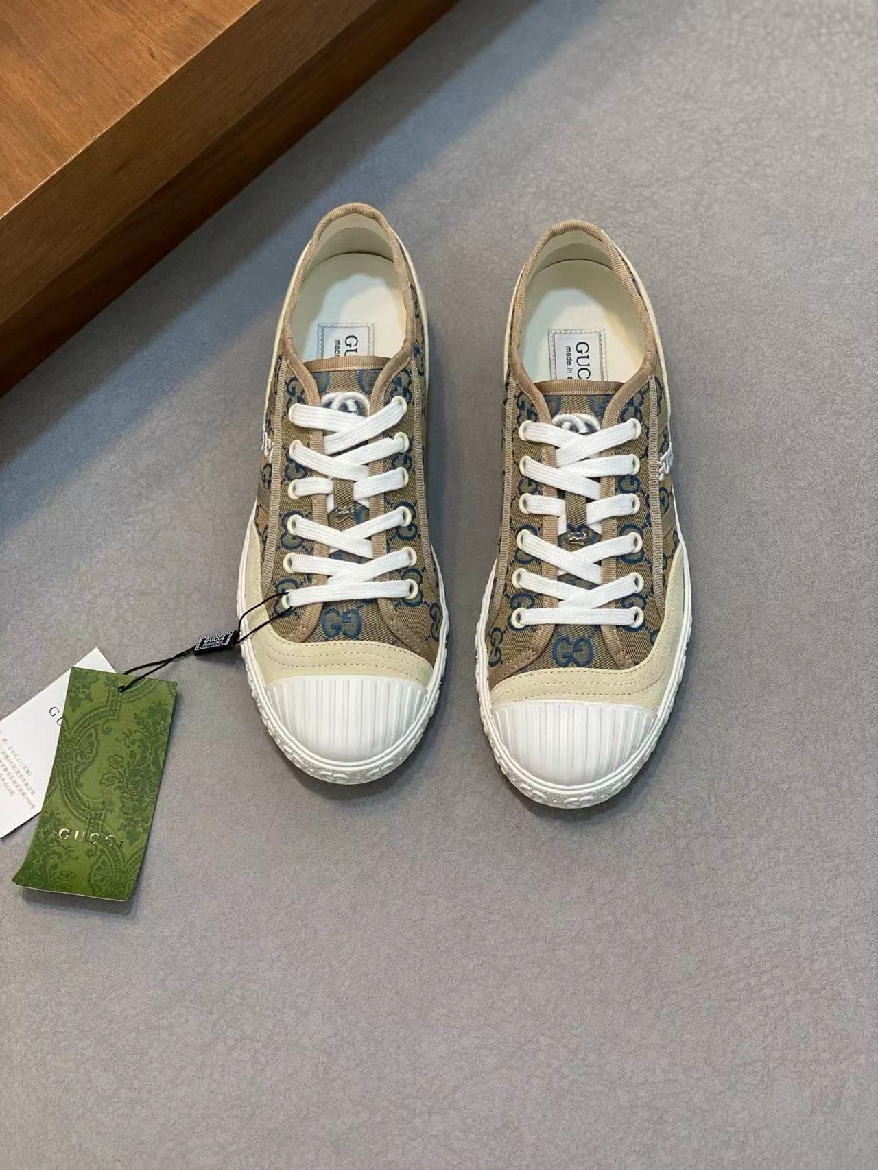 詳細な写真と価格については私に連絡してください。