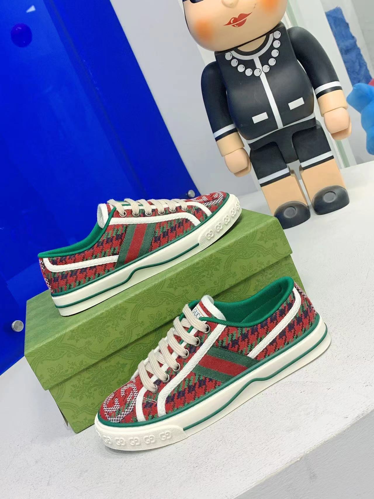 詳細な写真と価格については私に連絡してください。