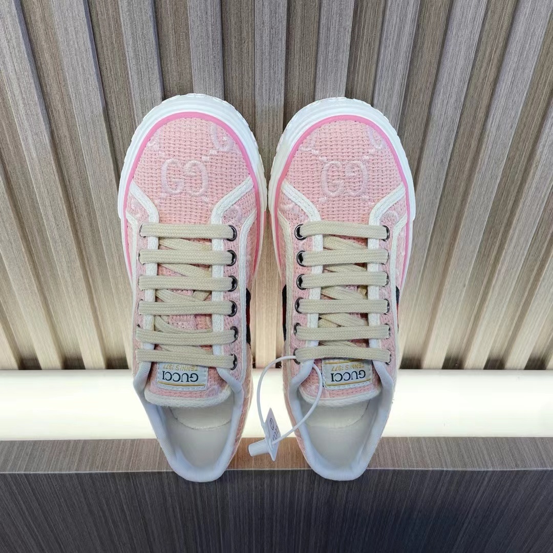 詳細な写真と価格については私に連絡してください。