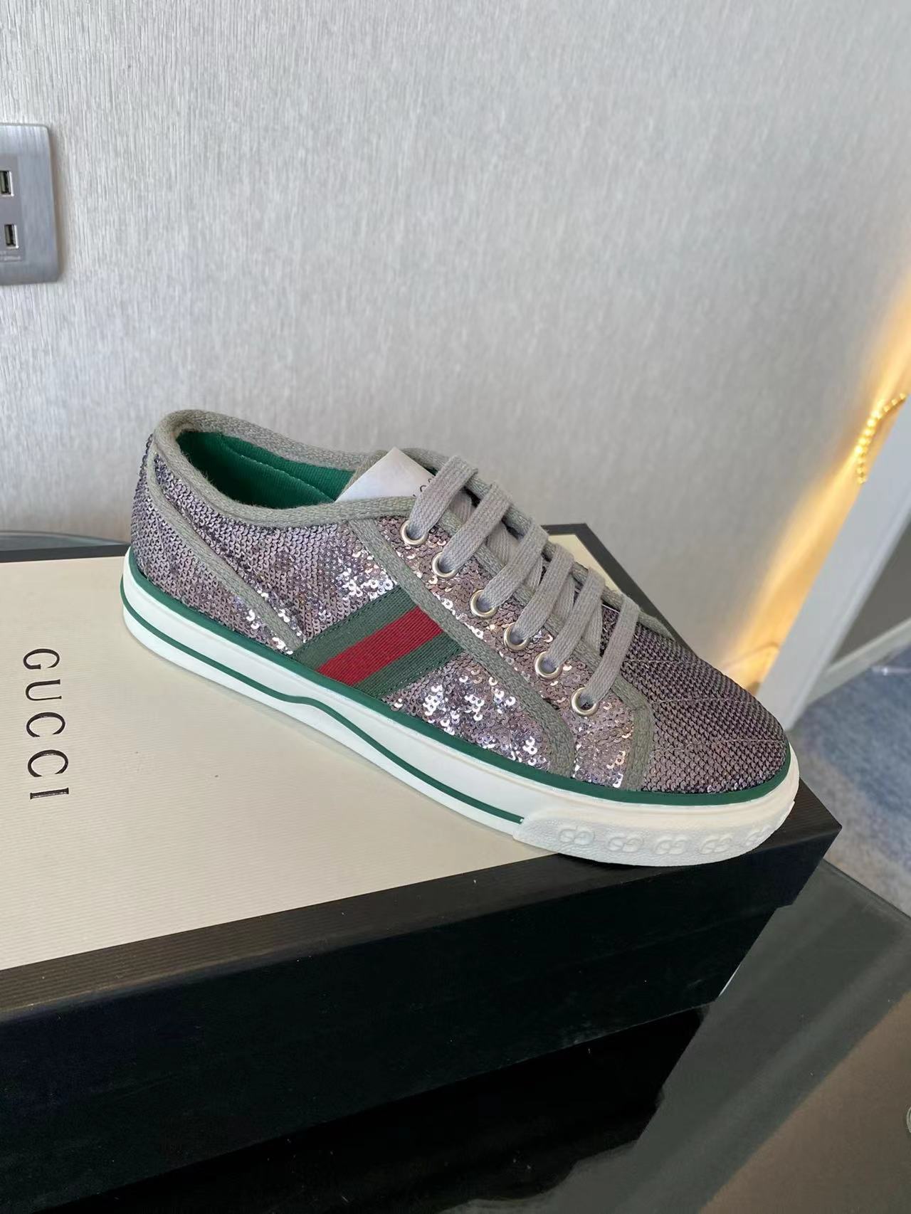 詳細な写真と価格については私に連絡してください。