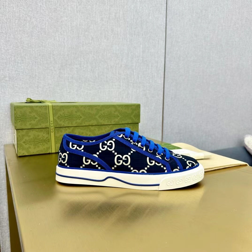 詳細な写真と価格については私に連絡してください。