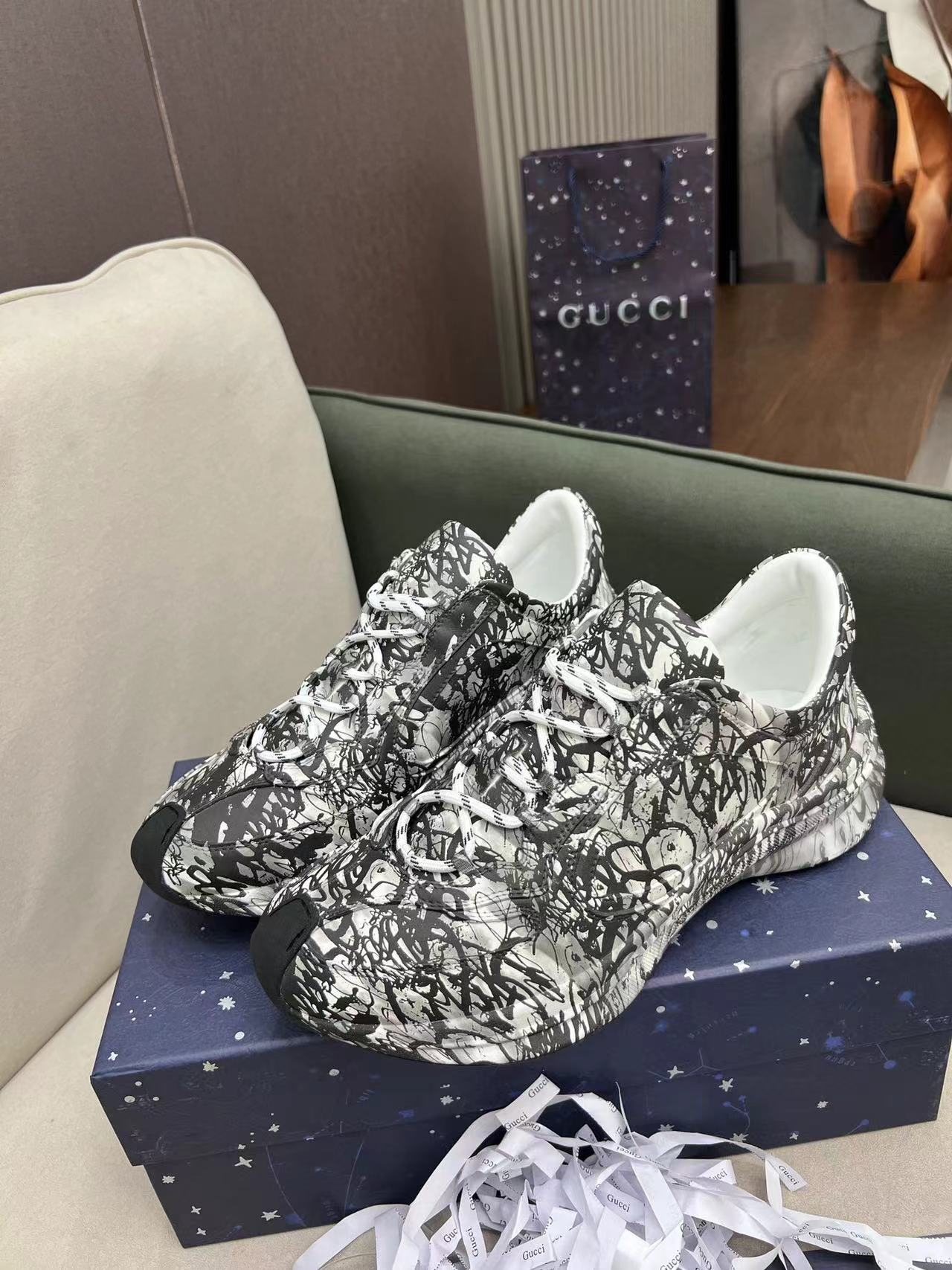 詳細な写真と価格については私に連絡してください。