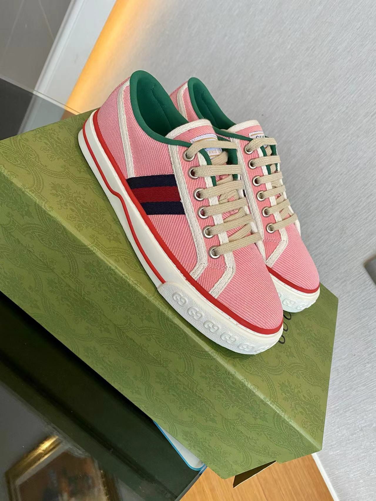 詳細な写真と価格については私に連絡してください。