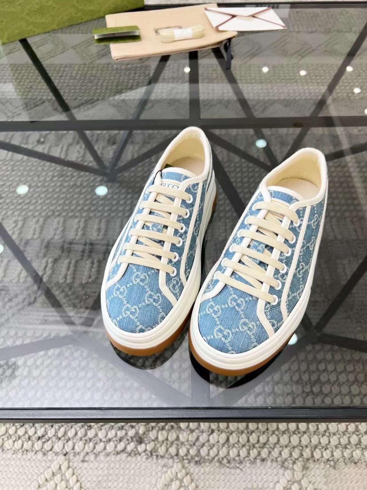 詳細な写真と価格については私に連絡してください。