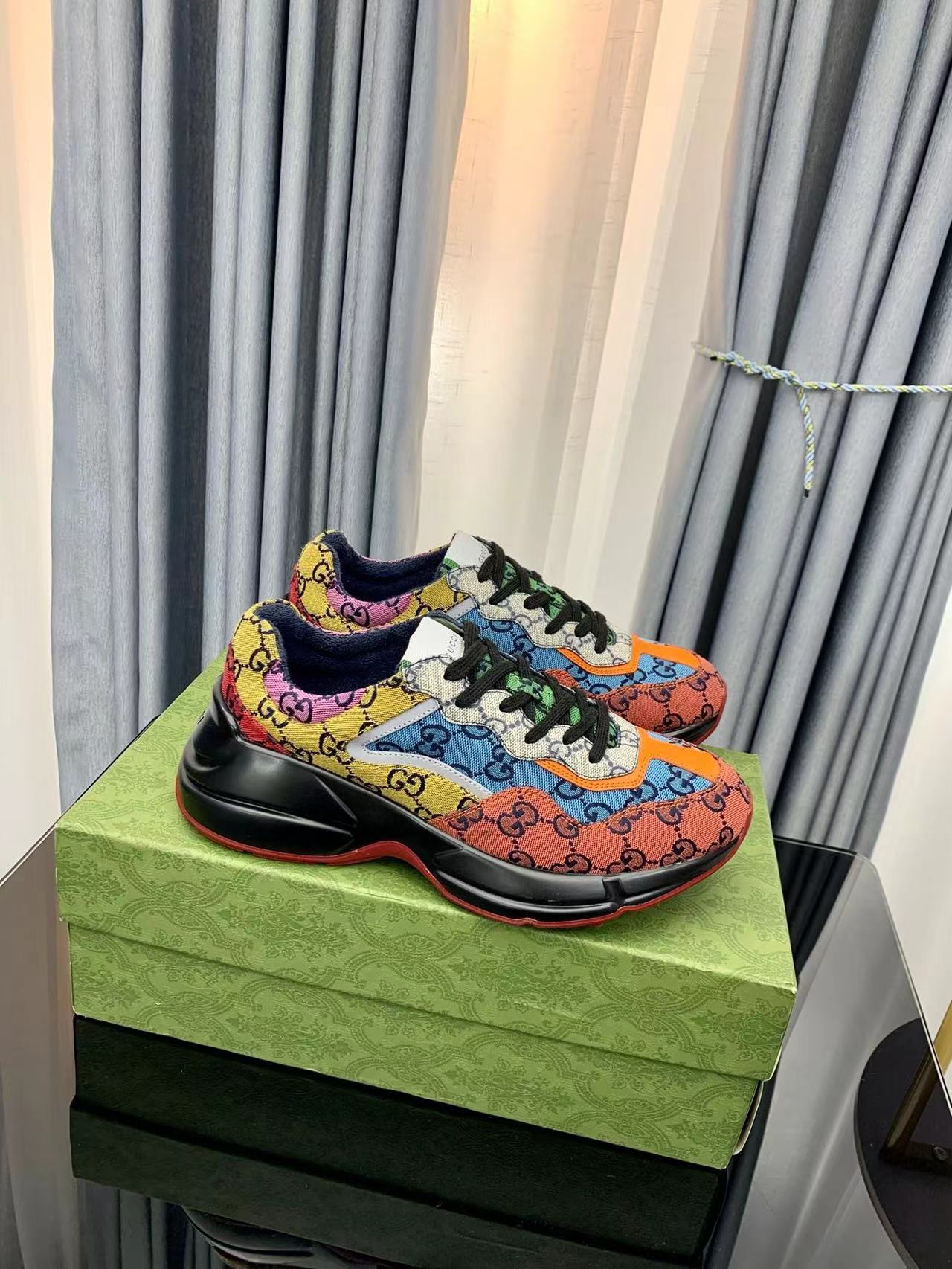 詳細な写真と価格については私に連絡してください。