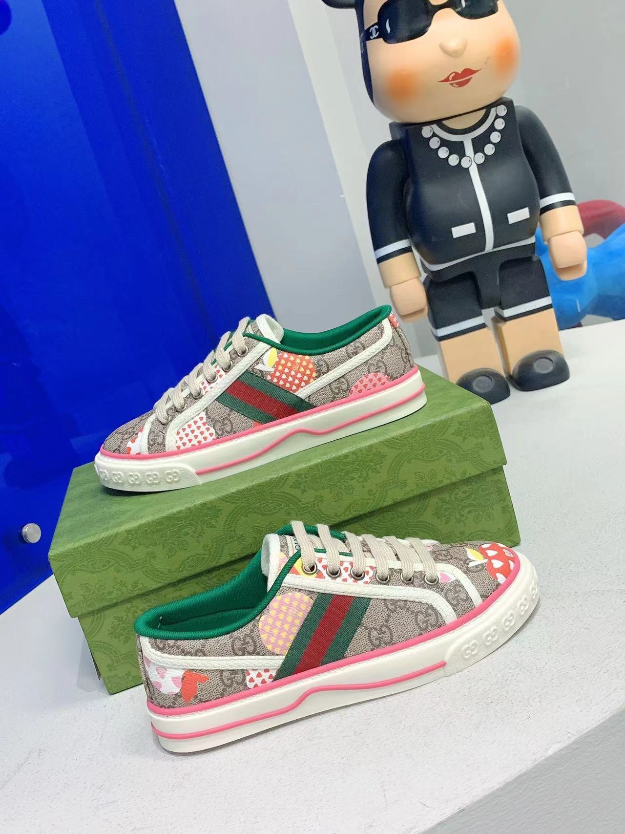 詳細な写真と価格については私に連絡してください。