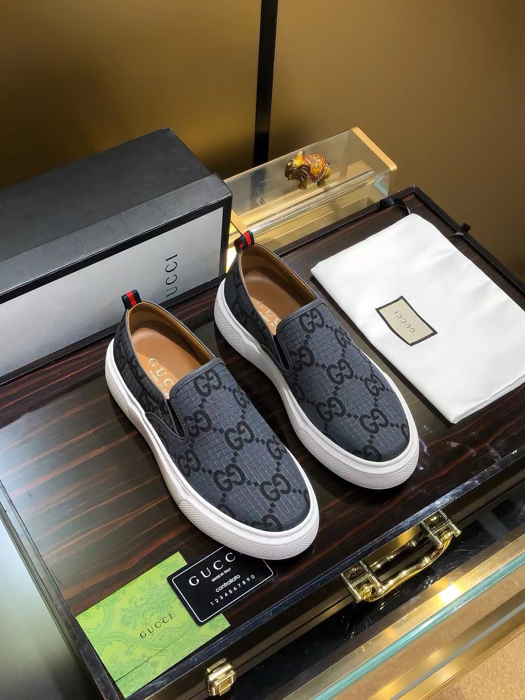 詳細な写真と価格については私に連絡してください。