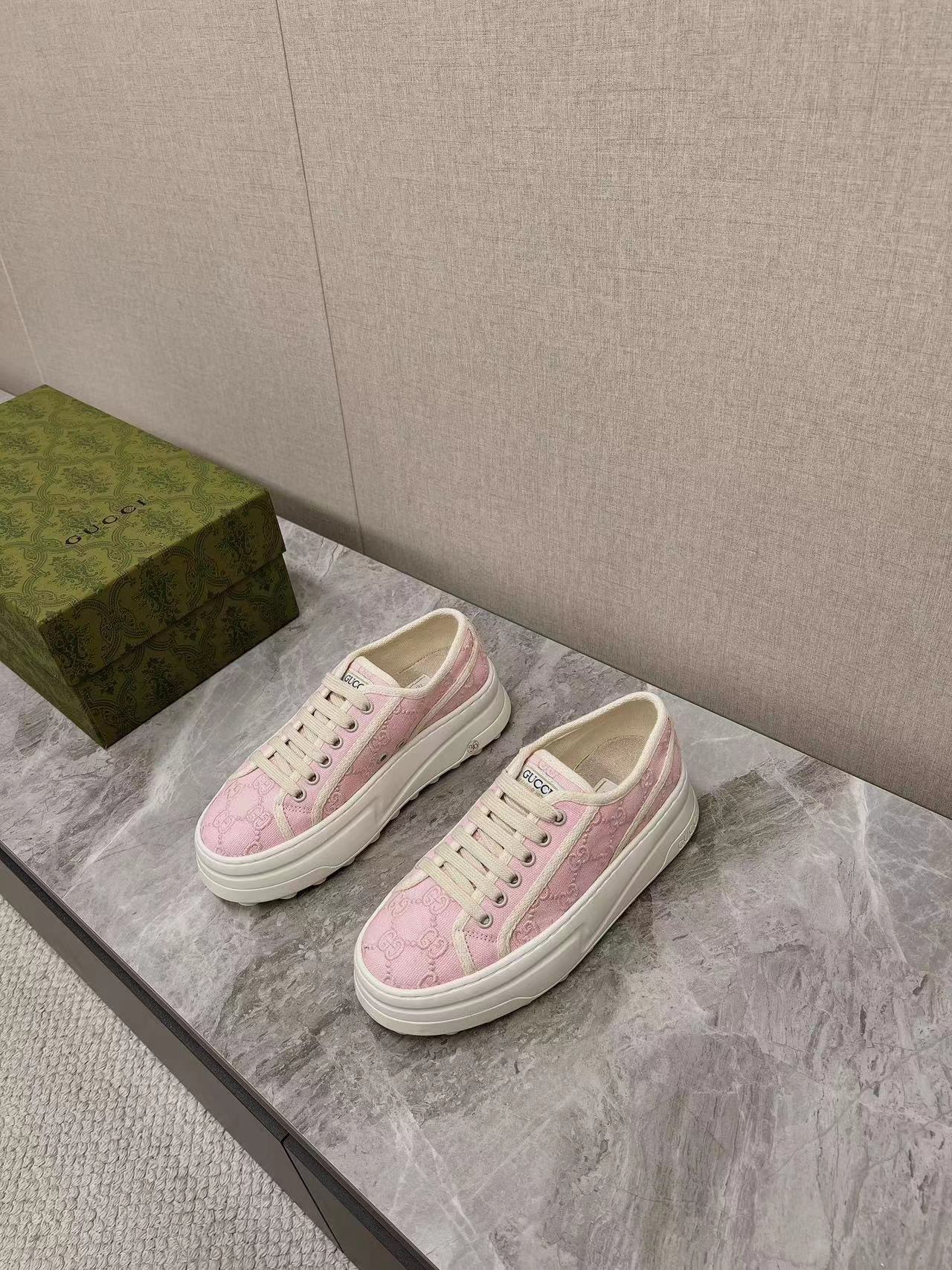 詳細な写真と価格については私に連絡してください。