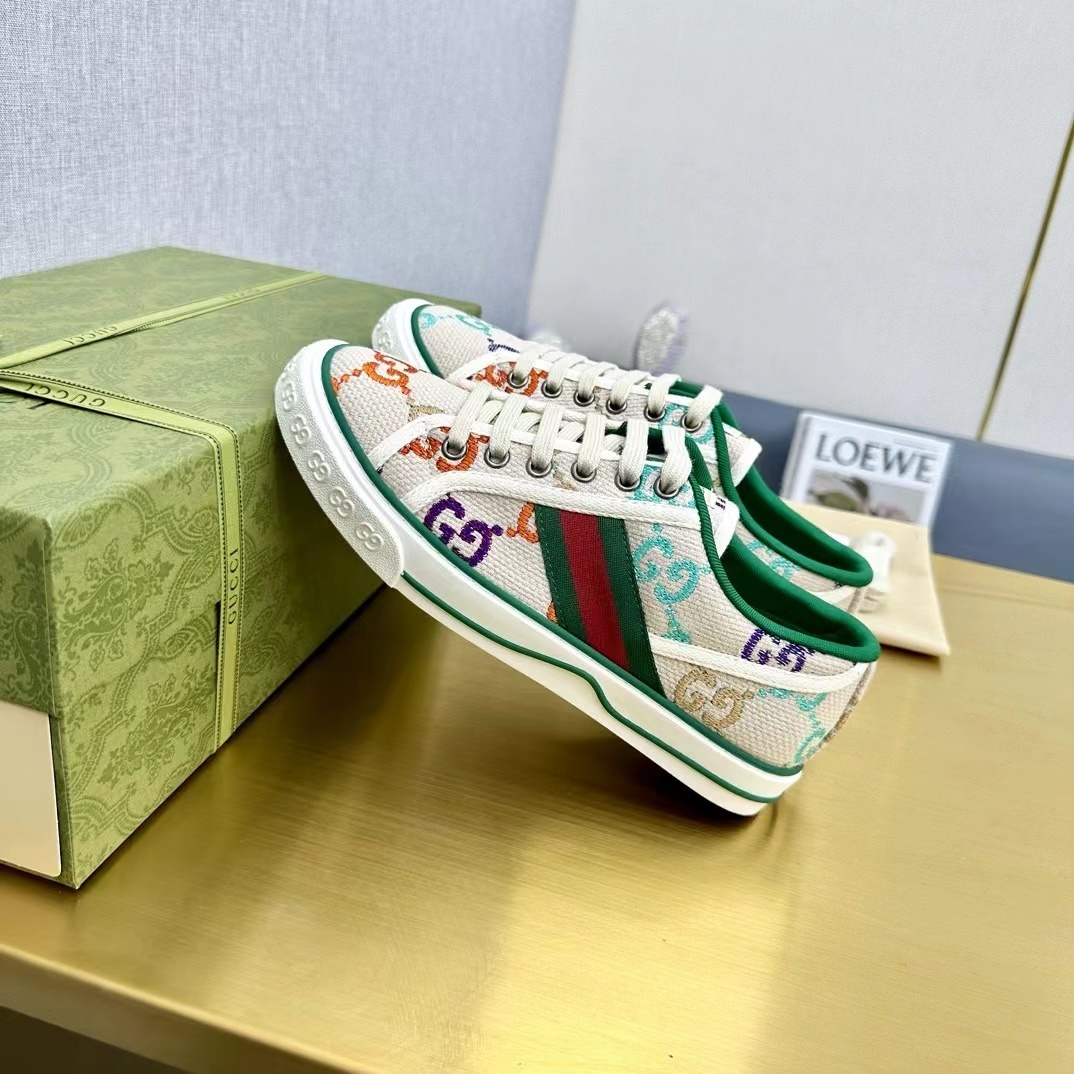 詳細な写真と価格については私に連絡してください。