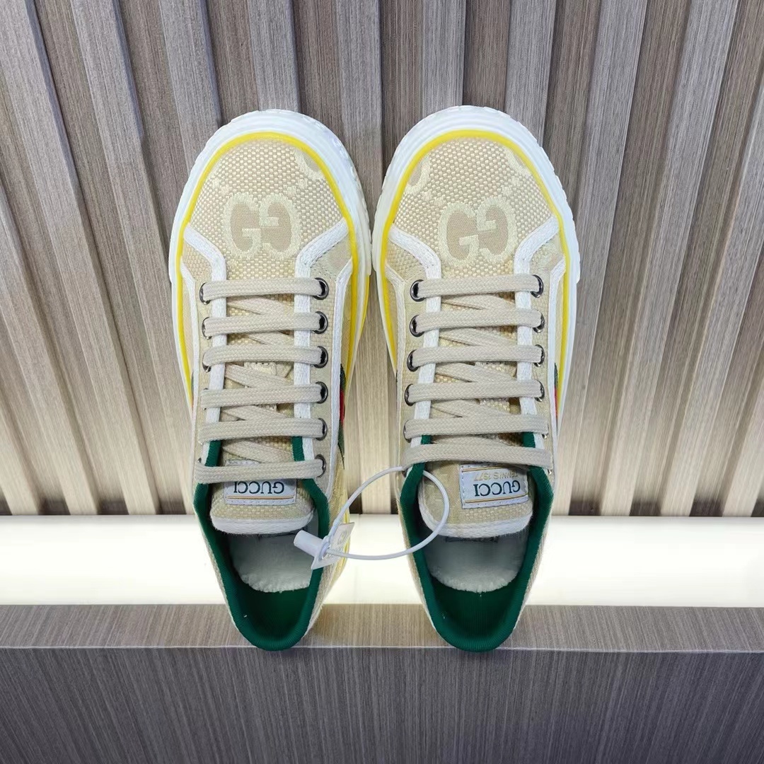 詳細な写真と価格については私に連絡してください。