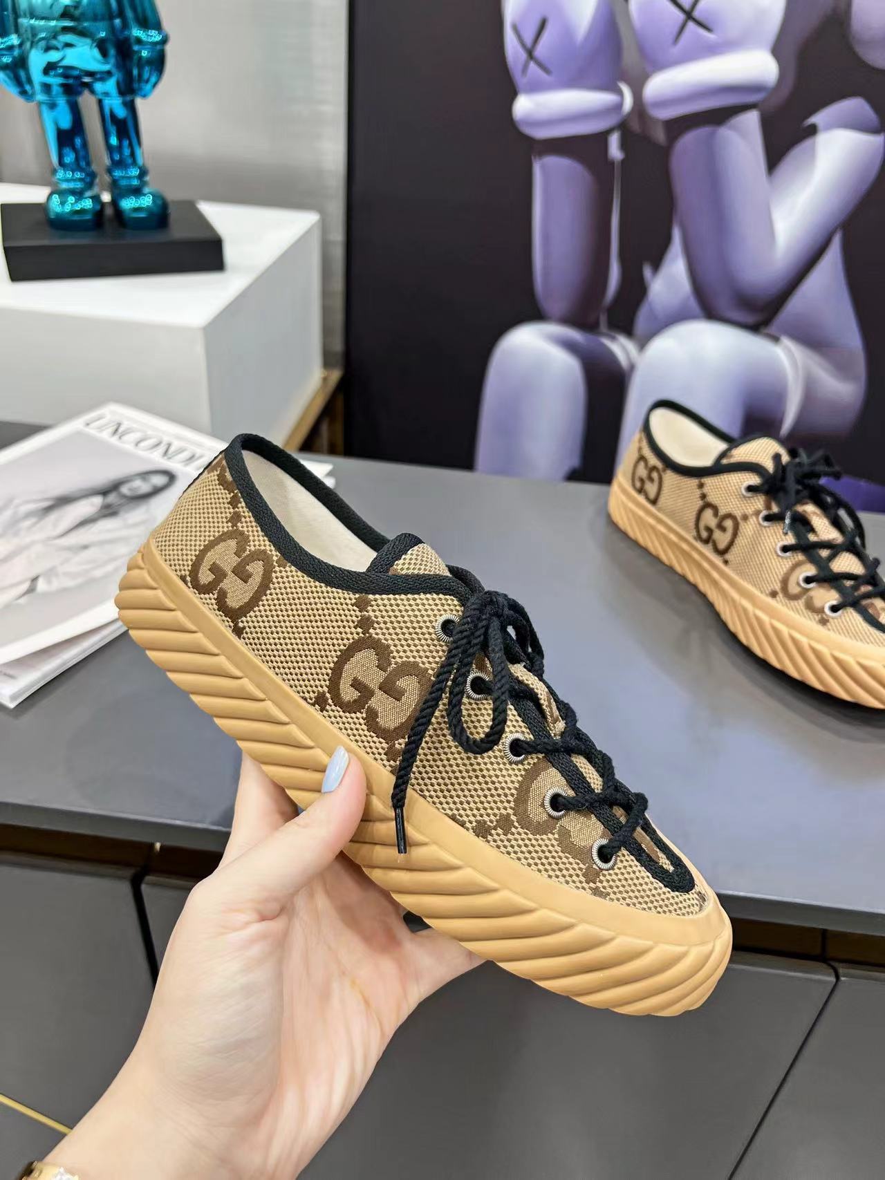 詳細な写真と価格については私に連絡してください。