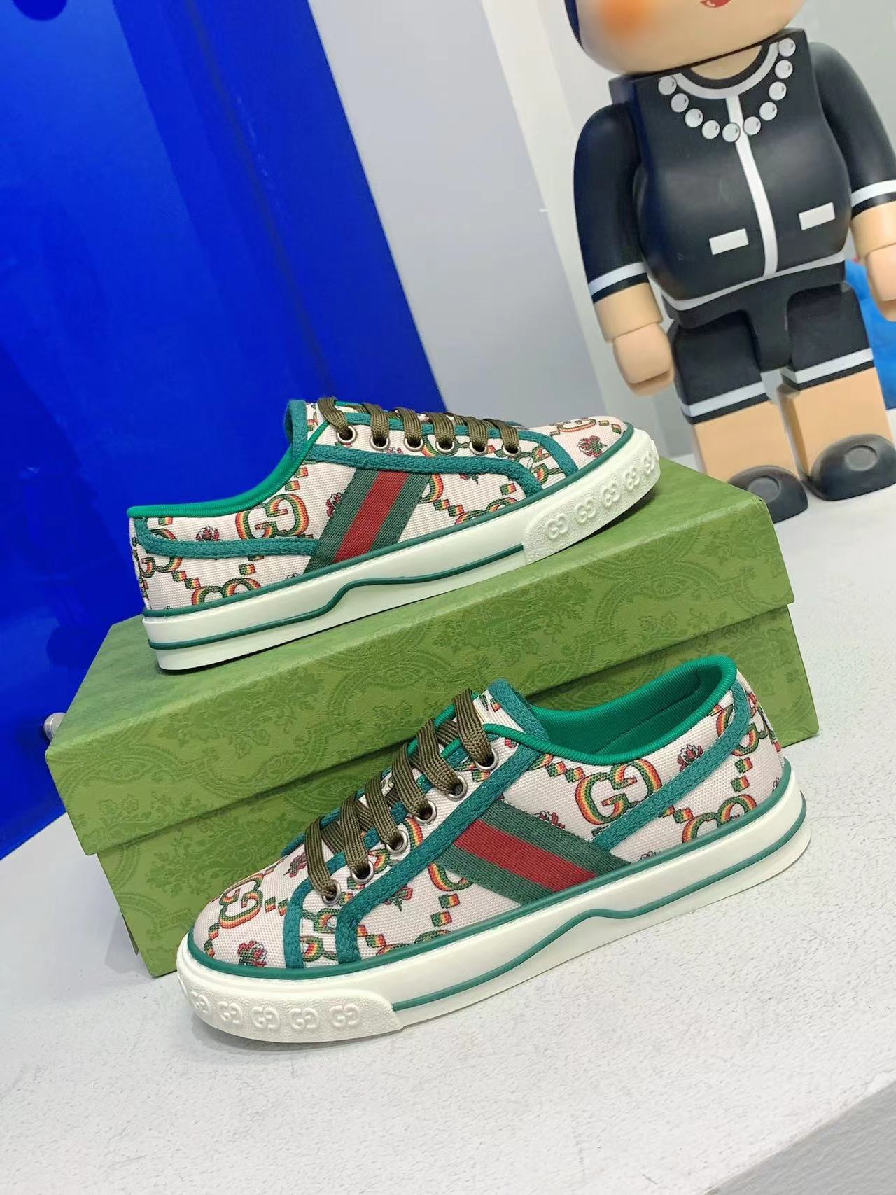 詳細な写真と価格については私に連絡してください。