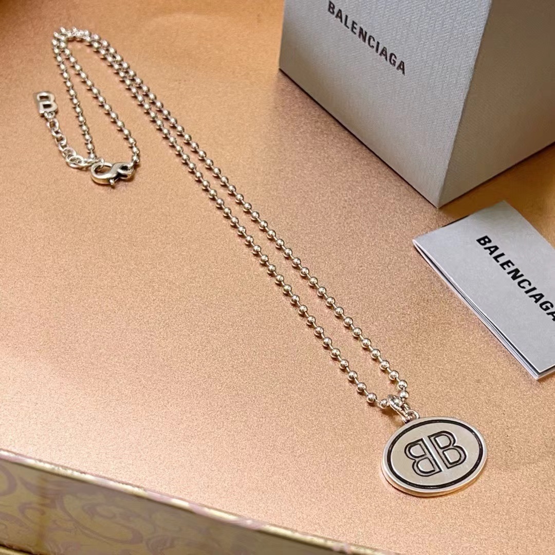 詳細な写真と価格については私に連絡してください。