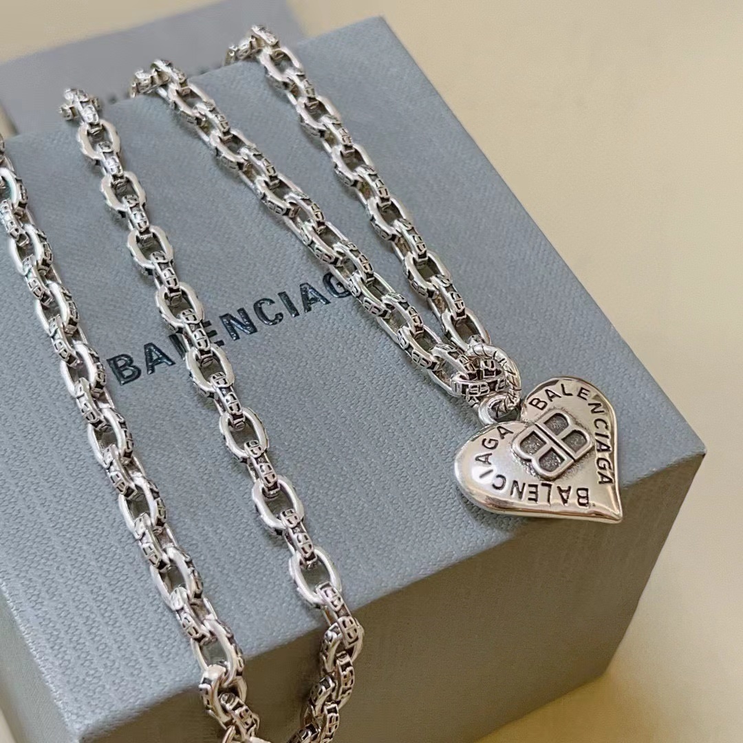 詳細な写真と価格については私に連絡してください。