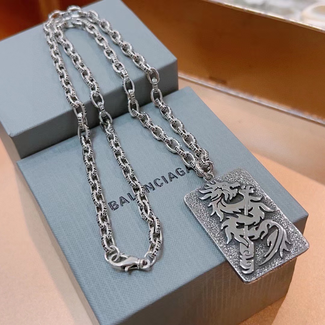 詳細な写真と価格については私に連絡してください。