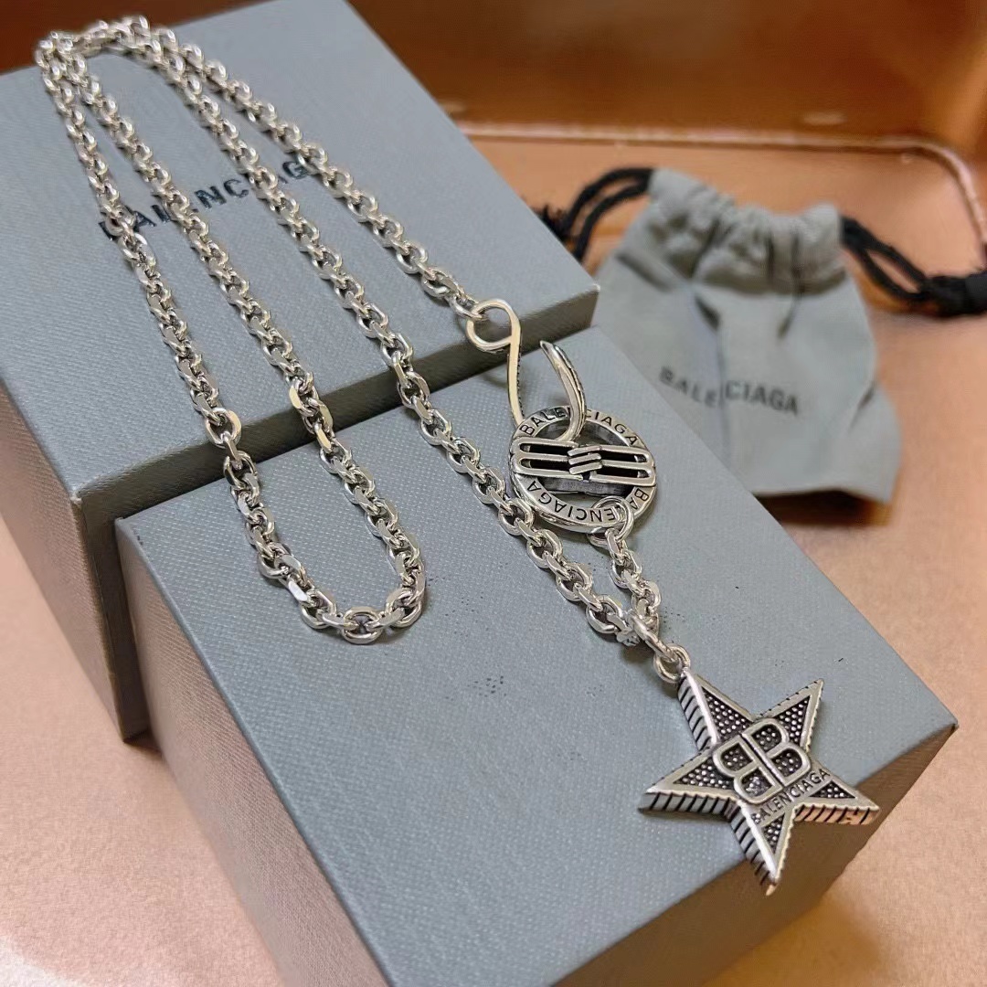 詳細な写真と価格については私に連絡してください。