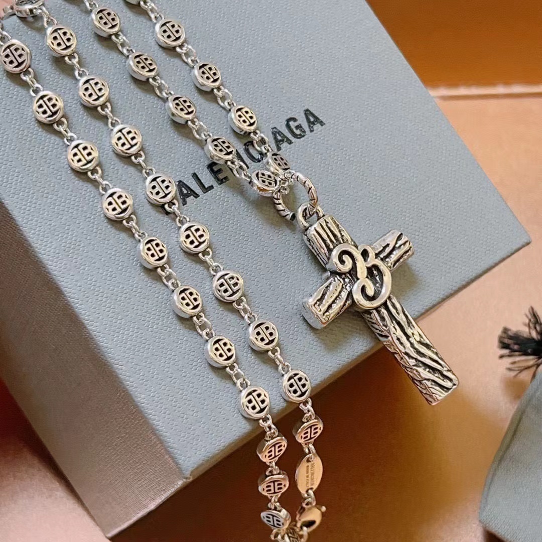 詳細な写真と価格については私に連絡してください。