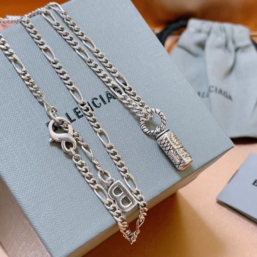 詳細な写真と価格については私に連絡してください。