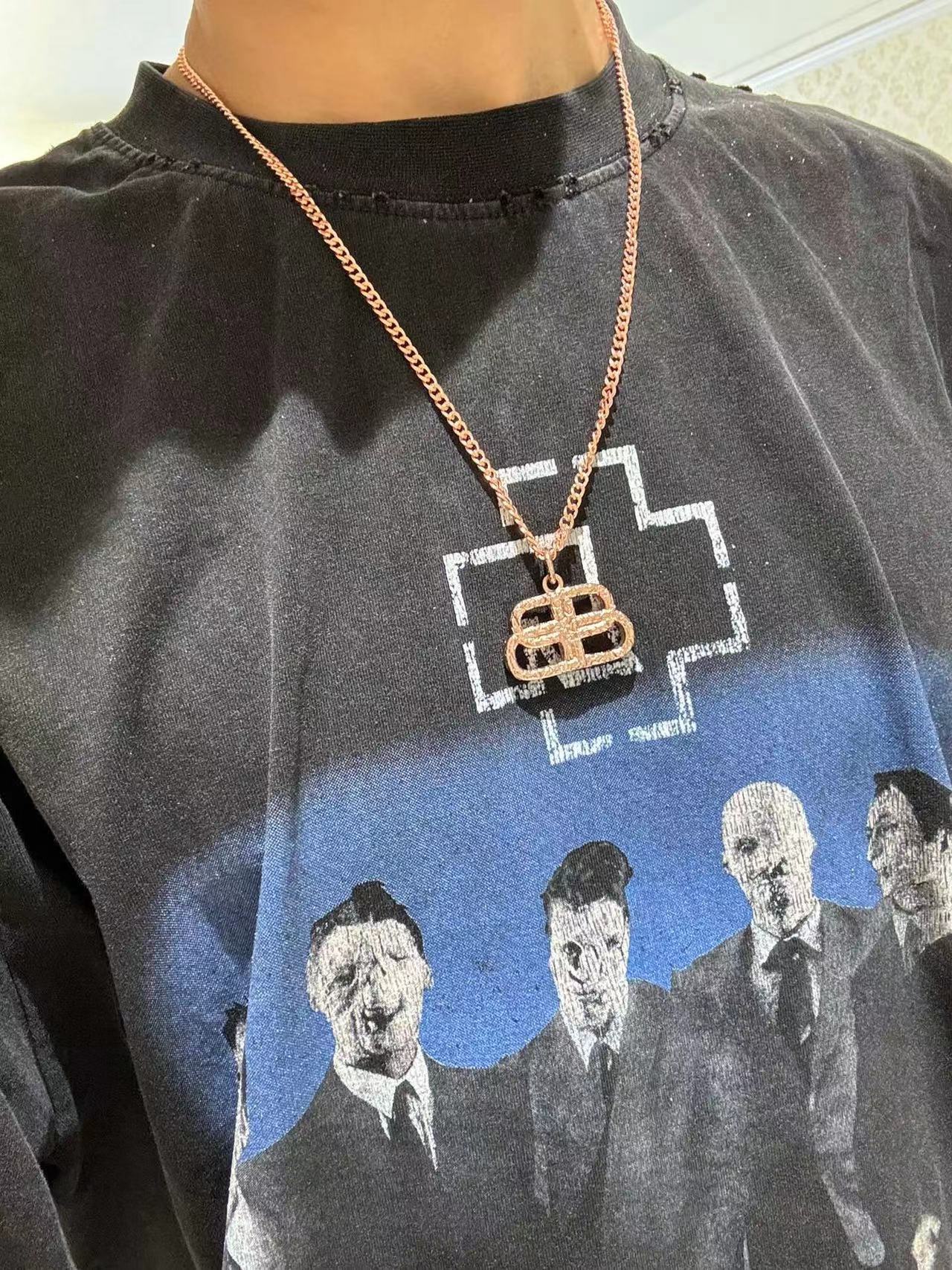 詳細な写真と価格については私に連絡してください。