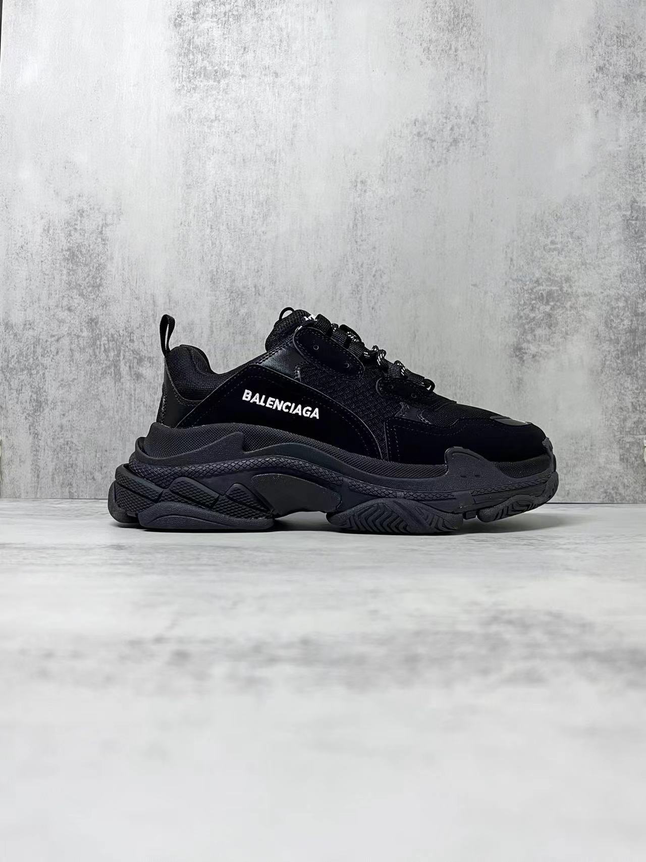 詳細な写真と価格については私に連絡してください。