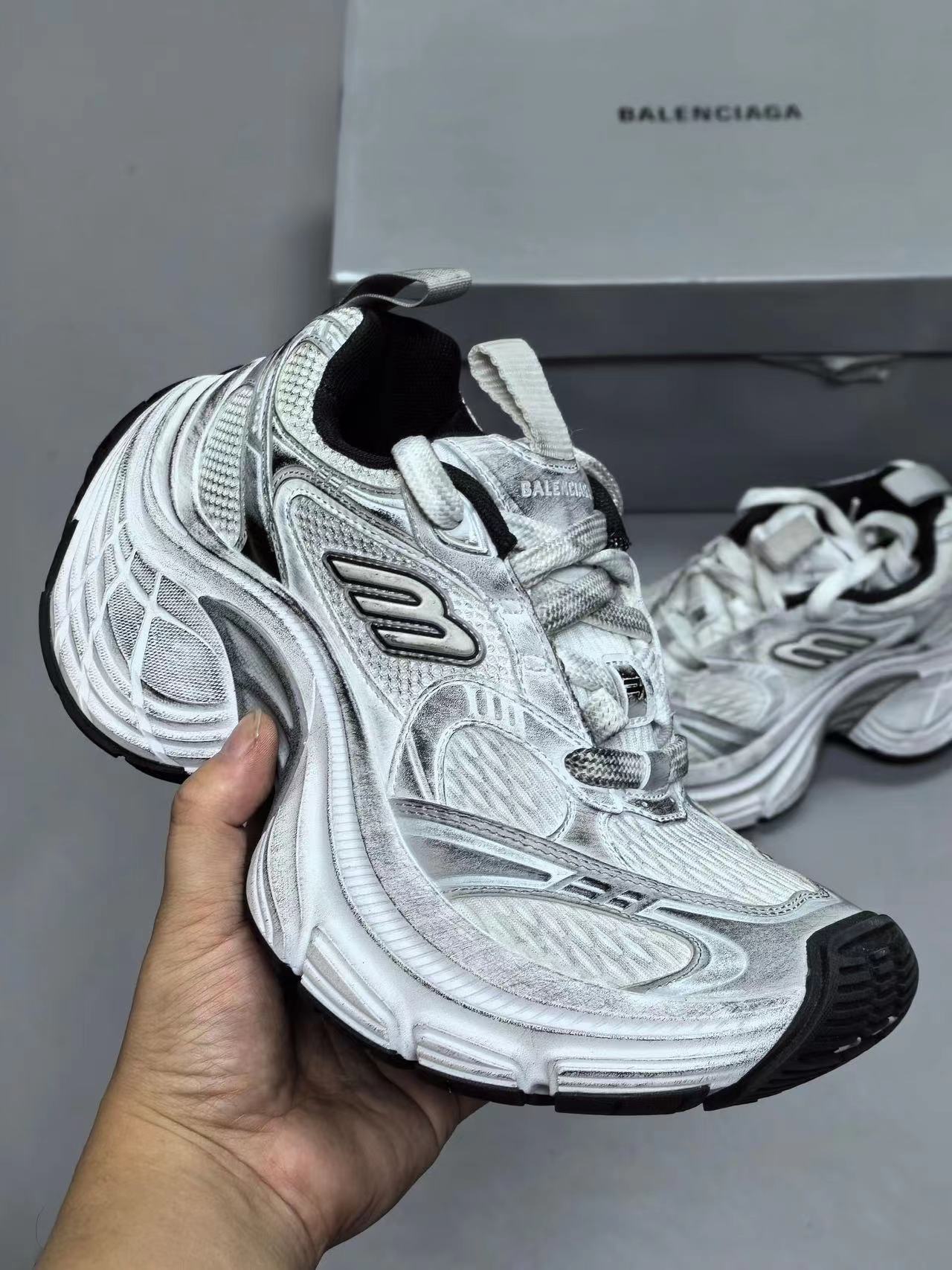 詳細な写真と価格については私に連絡してください。