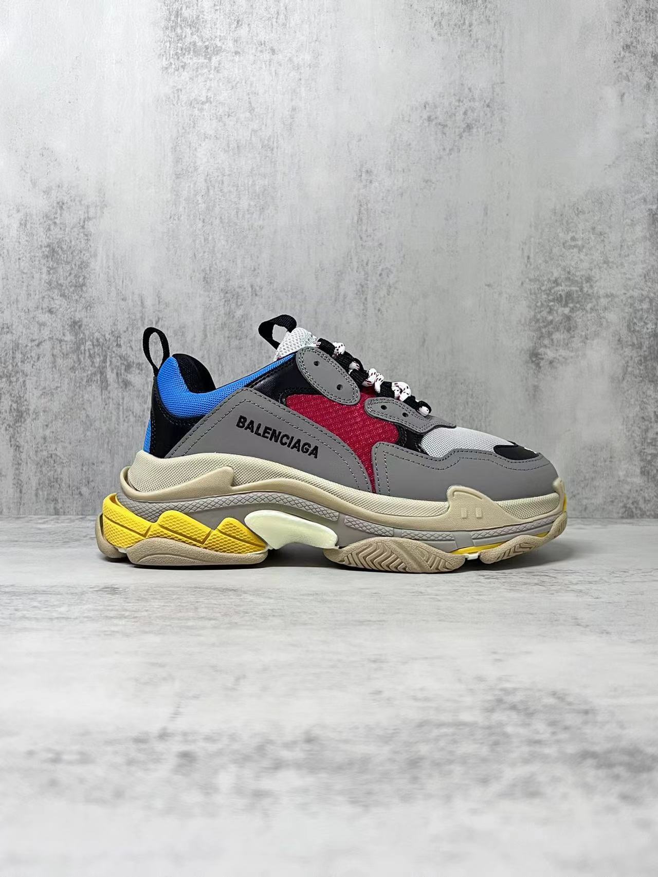 詳細な写真と価格については私に連絡してください。