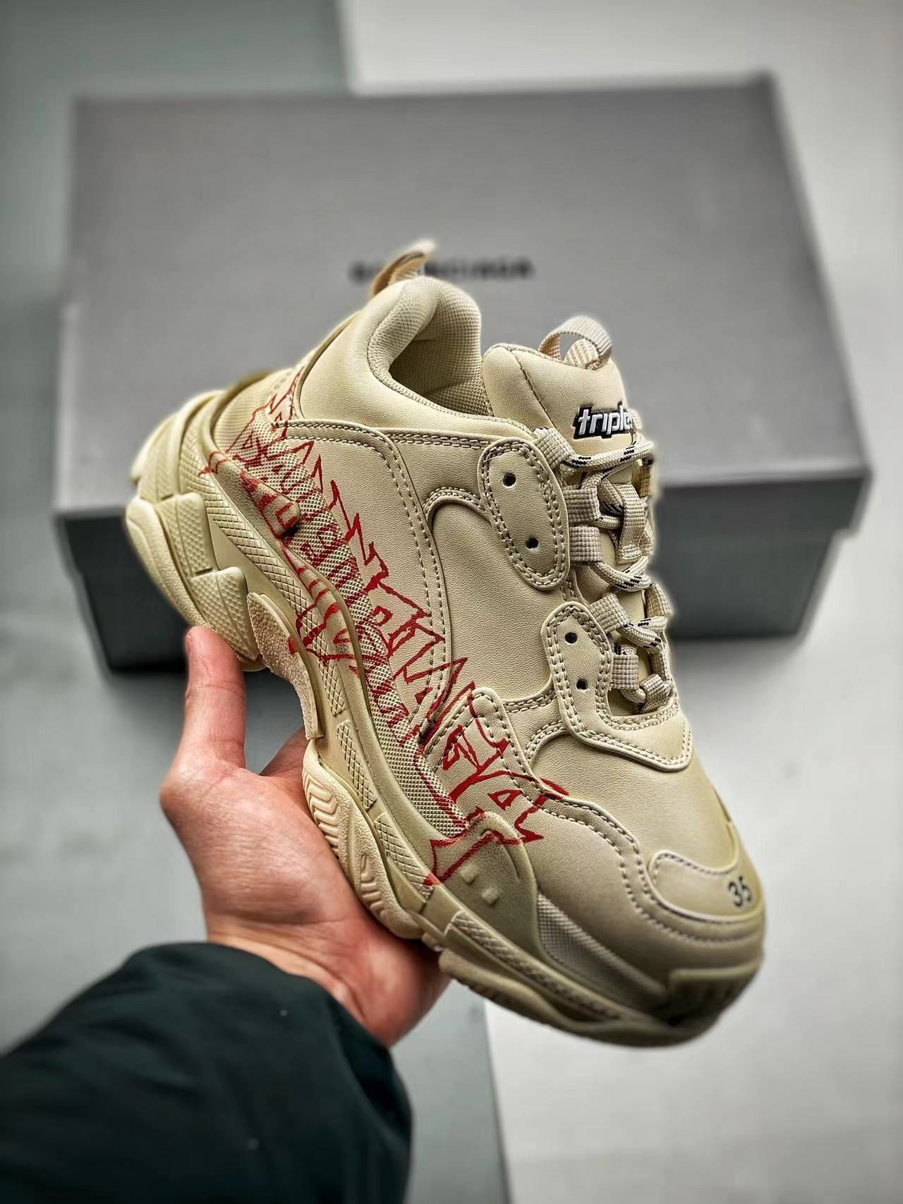 詳細な写真と価格については私に連絡してください。