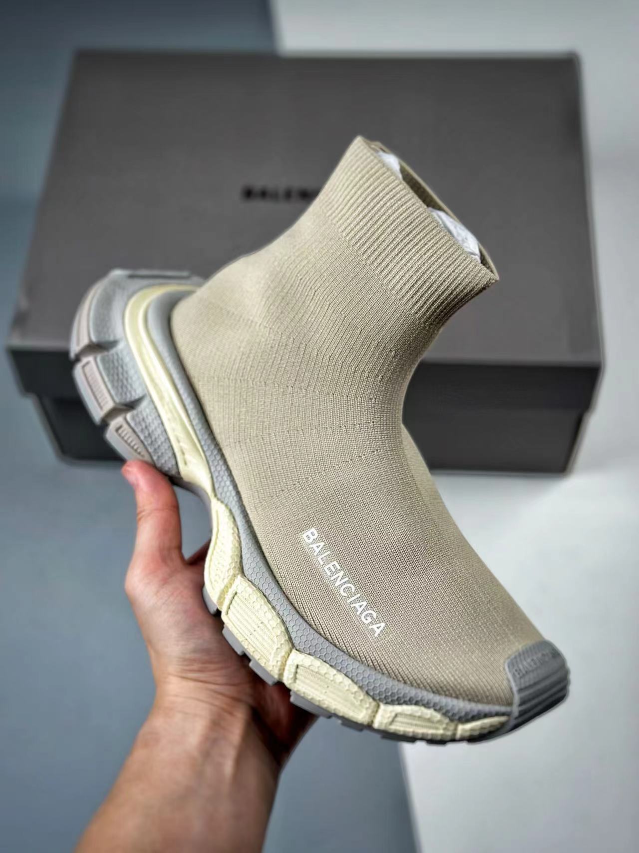 詳細な写真と価格については私に連絡してください。