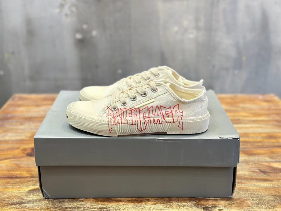 詳細な写真と価格については私に連絡してください。