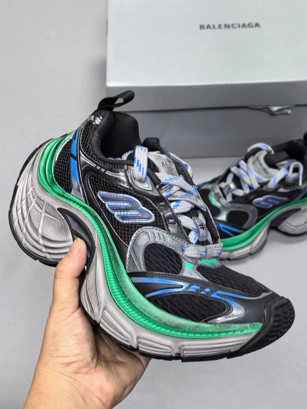 詳細な写真と価格については私に連絡してください。